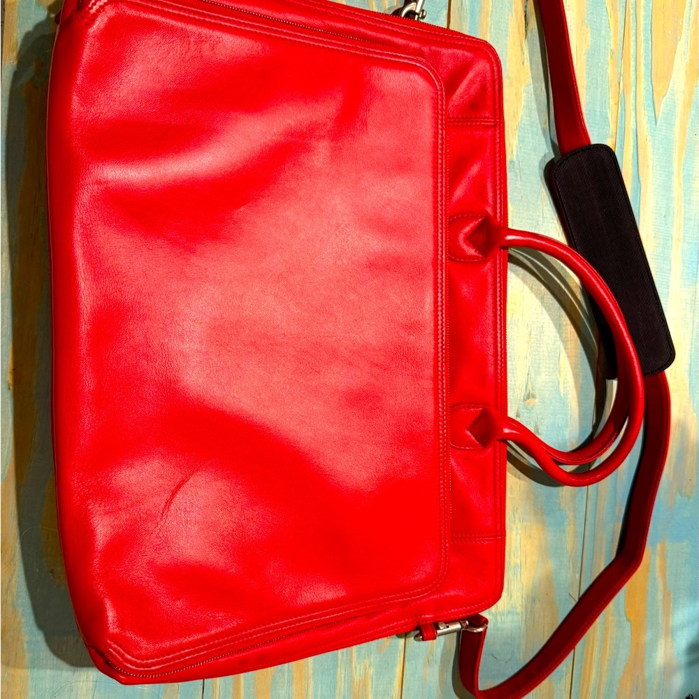 Levenger Red soft Leather Laptop Bag Briefcase
Adjustable Shoulder Strap
